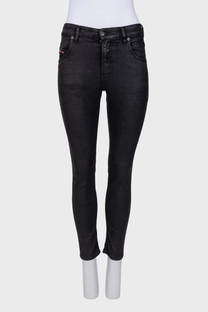 Черные джинсы с глянцевым принтом 