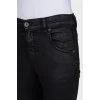 Черные джинсы с глянцевым принтом 