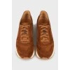 Замшеві кросівки коричневого кольору