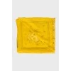 Желтый платок в принт 
