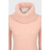 Рожевий светр із коротким ворсом