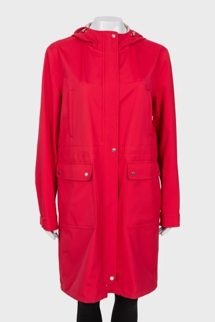 Червона куртка на блискавці