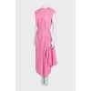 Розовое платье миди с асимметричным низом