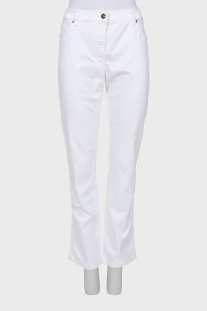 Белые джинсы с золотистой фурнитурой