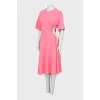 Розовое платье с драпировкой сбоку