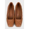 Стеганые туфли коричневого цвета