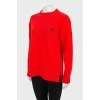 Красный свитер из шерсти