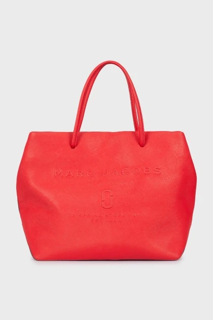 Красная сумка с тисненым логотипом