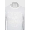 Білий светр з логотипом бренду