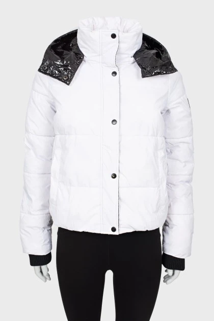 Черно-белая стеганая куртка 
