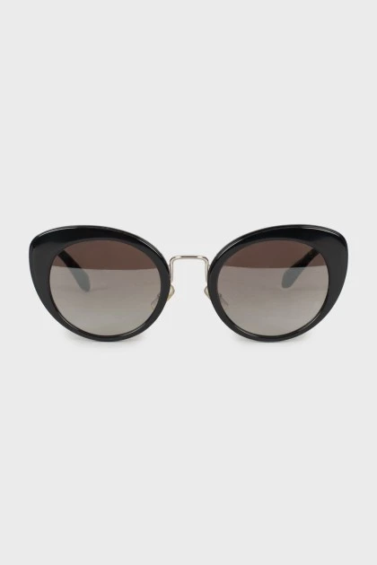 Сонцезахисні окуляри з лого на дужках