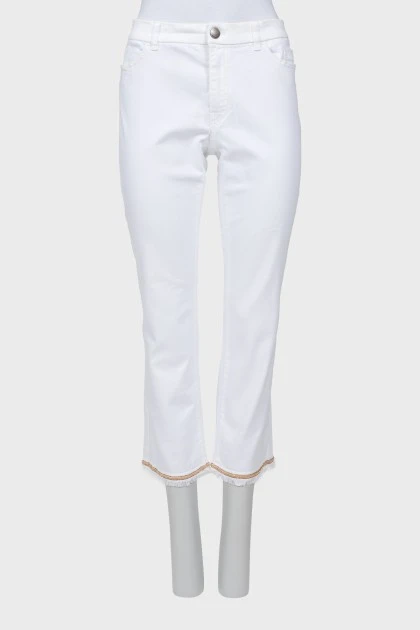 Білі джинси з декором знизу