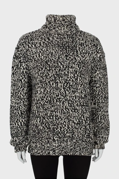 Чорно-білий в'язаний светр