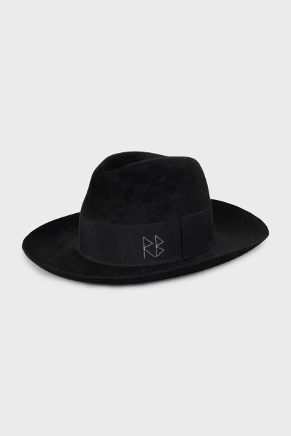 Черная шляпа 