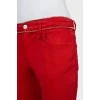 Червоні джинси з декорованою талією