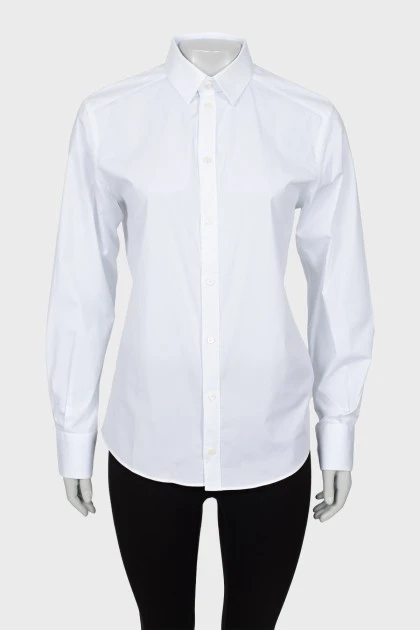 Приталенная рубашка белого цвета