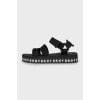 Чорні сандалі з логотипом бренду
