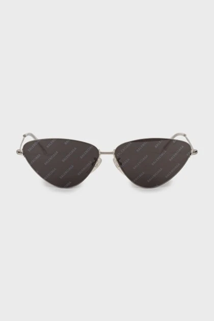 Сонцезахисні окуляри з фірмовим принтом на лінзах