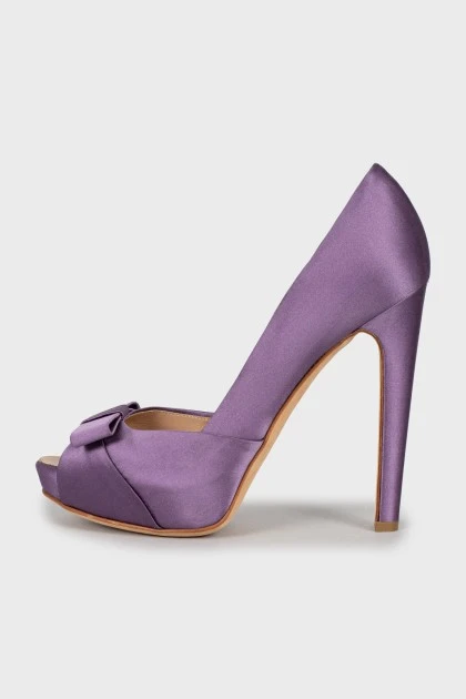 Фиолетовые туфли декорированные бантом