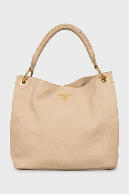 Шкіряна сумка-хобо з золотистим логотипом