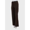 Велюровые брюки коричневого цвета
