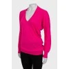 Розовый пуловер с V-образным вырезом