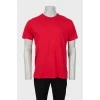 Мужская красная футболка с фирменным принтом