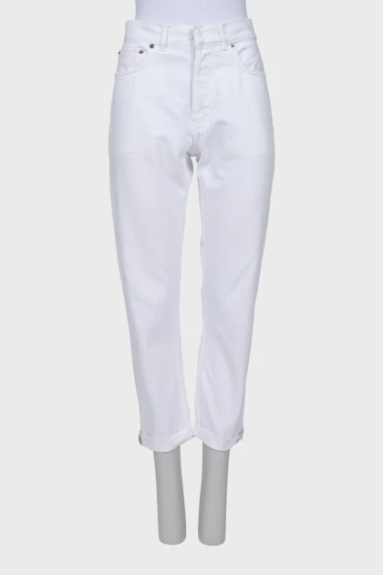Зауженные джинсы белого цвета