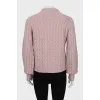 Розовый свитер с объемными рукавами
