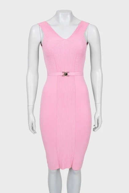 Облегающее платье розового цвета