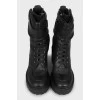 Черные ботинки из кожи на блочном каблуке