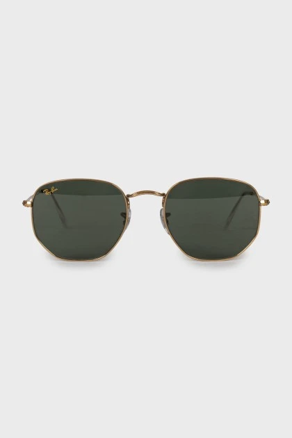 Солнцезащитные очки c зелеными линзами
