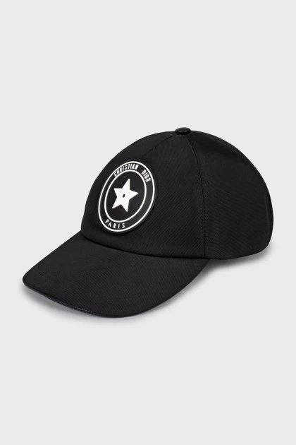 Чорна кепка з логотипом бренду