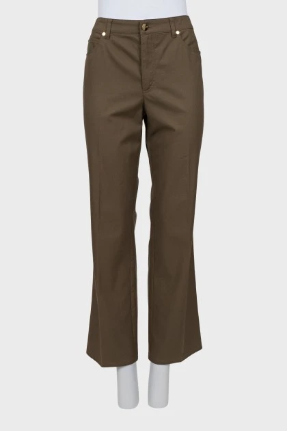 Прямые коричневые брюки со стрелками