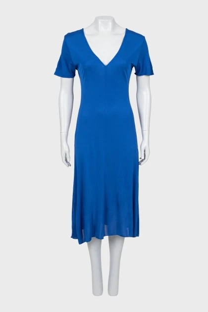 Синя сукня з V-подібним вирізом