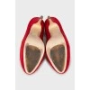 Туфлі червоного кольору із замші