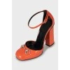 Оранжевые туфли из кожи на блочном каблуке