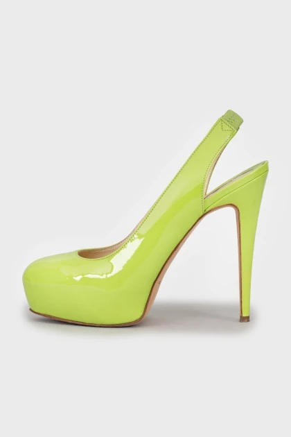 Зеленые лакированные туфли 