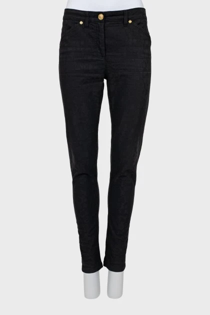 Черные джинсы с малозаметным узором 