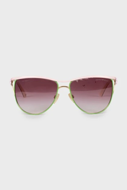 Солнцезащитные очки с розовыми линзами