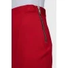 Красная юбка с рельефными швами