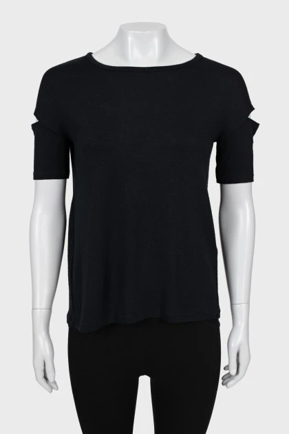 Черная футболка с открытыми плечами