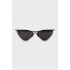 Треугольные солнцезащитные очки в фирменный принт