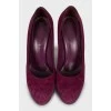 Фиолетовые туфли на высокой шпильке