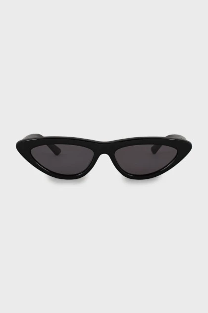 Овальні сонцезахисні окуляри чорного кольору