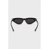 Овальные солнцезащитные очки черного цвета