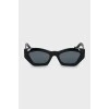 Чорні сонцезахисні окуляри з логотипом на дужках
