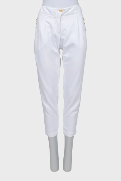 Завужені штани білого кольору