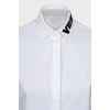 Белая рубашка декорированная вышивкой