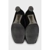 Чорні туфлі із замші з відкритим носком